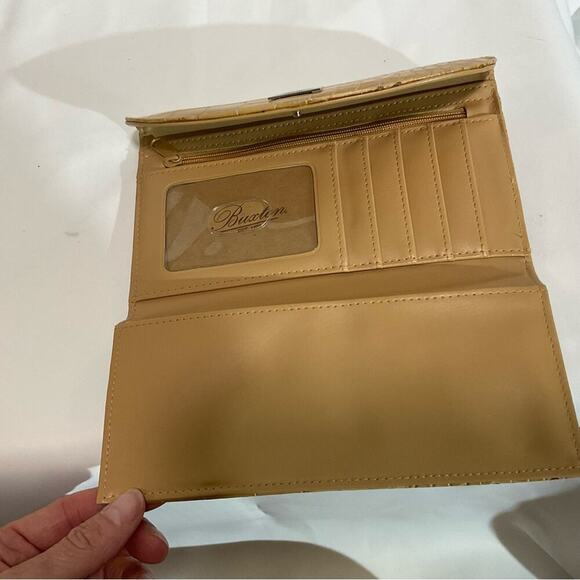 Buxton Faux. Crocodile Skin Trifold Wallet - Picture 6 of 8